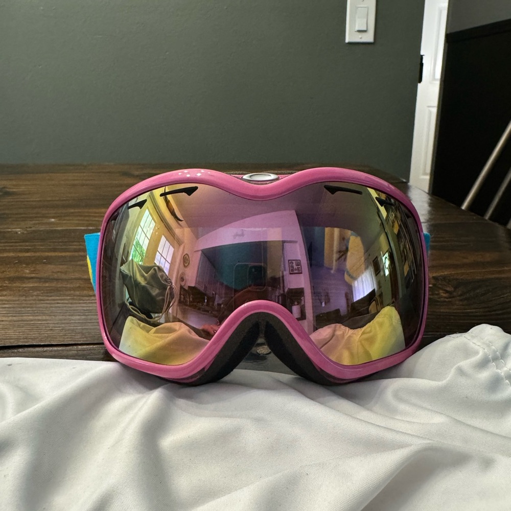 Oakley Pink Ski Goggles with Reflective Lens